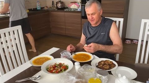 мемы про лагерь. любому кто живет на белом свете. дети и еда приколы. девушка дождалась парня с армии. стих телогрейка.