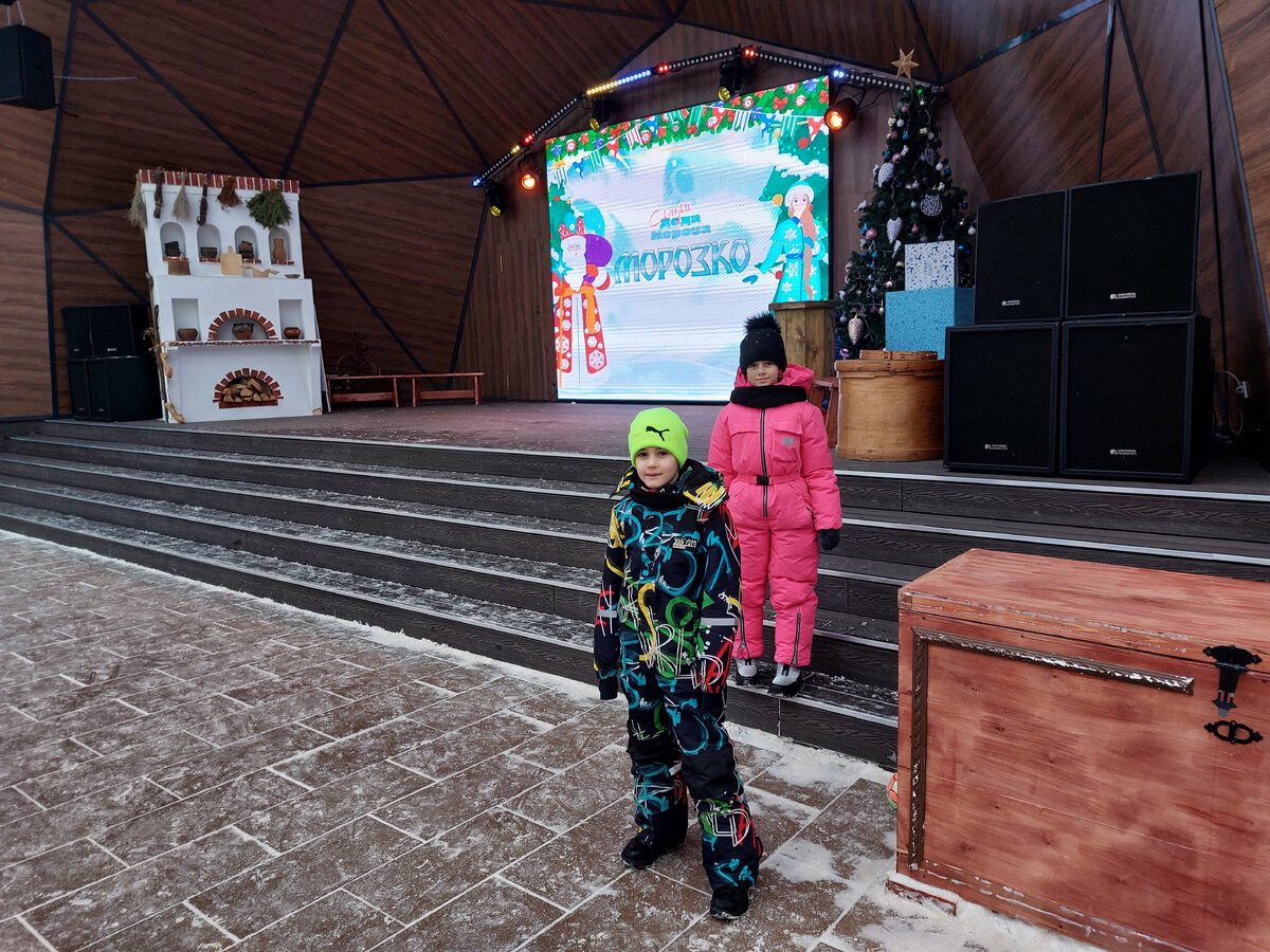 Диджей новый год. Новогодние музыканты. Слушать выход деда мороза. Выход дедушки мороза. Слушать выход деда мороза.