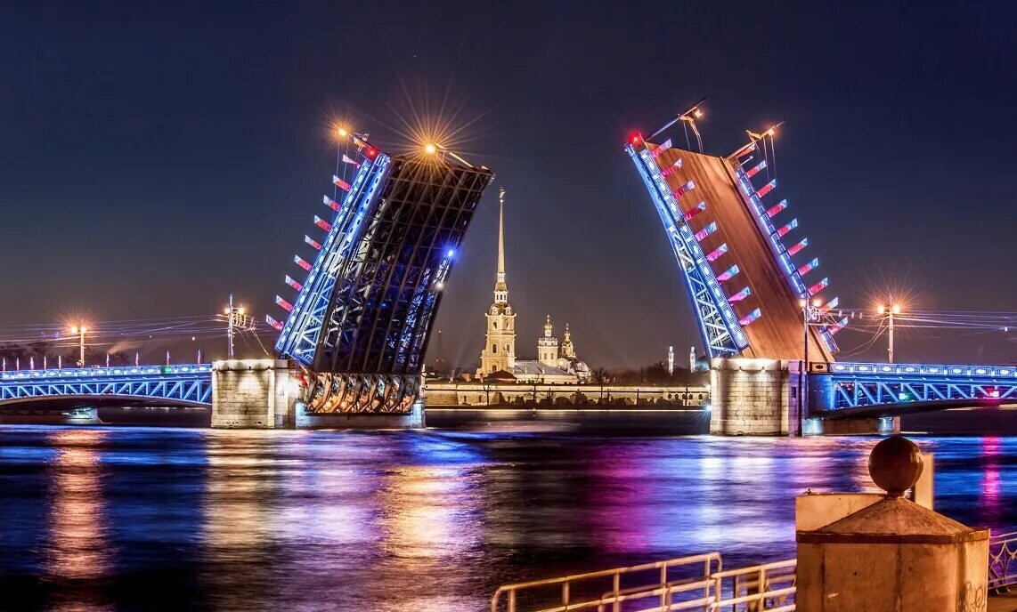 Самый красивый мост петербурга. Дворцовый разводной мост в Санкт-Петербурге. Разводной мост в Санкт-Петербурге Дворцовый мост. Ночной Петербург Дворцовый мост.