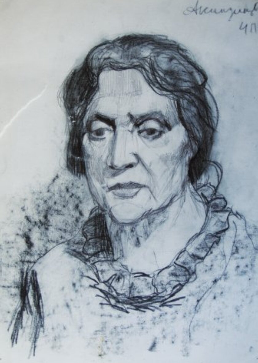 
Моя еврейская, мудрая бабушка...ты любила гадать, нагадала и мне...Неспокойную и не очень длинную жизнь. Зато интересную, в которой будет один ребенок и три брака. Третий счастливый, потому что, по твоим словам от Бога, с человеком, который будет добиваться меня очень долго, а потом просто возьмет за руку и никуда не отпустит.
Красивая сказка, в которую я поверила в 12 лет, именно тогда ты все это и предсказала. Бабушка, ты зря это сделала) Но не об этом. Я помню тебя и люблю. Ты была именно той бабушкой, о которой пишут в детских книгах. Заботливая,добрая,с запасом жизненного багажа и с кучей интересных историй из прошлого.
Я ношу твое имя и ,на самом деле, я тянулась к тебе всем своим существом.А ты нет...Я не была твоей любимицей, эта роль досталась моим двоюрдным сестрам, лишенным родителей.Ты считала своим долгом опекать и заботиться о них,ты отдавала всю себя тем, кто в этом больше всего нуждался. Логическое решение простой, но умной женщины.Теперь нет смысла объяснять и доказывать, что я нуждалась не меньше, при живых родителях, которым было часто не до меня. Нет смысла, потому что и тебя давно нет.Да и обиды на тебя, ее тоже быть не должно.
 Ты любила меня той любовью, на которую в твоем сердце было место, я благодарна тебе и за это.Помнишь наши разговоры "Про правду жизни"? Ты именно так их называла.Я была совсем маленькой, но помню их почти дословно. Ты говорила о чем то тогда для меня неведомом, о деревенских колдунах,о ковартстве некоторых нехороших людей и прочем,не предназначенном для детских ушей. Но все это было так мне дорого.Со мной говорили и говорили по взрослому, значит любят и считаются. Спасибо тебе за эти моменты. Этих моментов было много, всего и не опишешь.
Я не люблю долгую собственную писанину, меня на это не хватает. Мы с тобой были из разных миров, но в нас текла одна кровь. Ты скрасила мое детство своим присутствием, заботой и вниманием. И ты сказала мне однажды важные слова...ты сказала, что у меня доброе сердце, что ты это точно знаешь, чтобы кто не говорил.Я в это верю, тебя ведь невозможно было обмануть. Спасибо за все!



