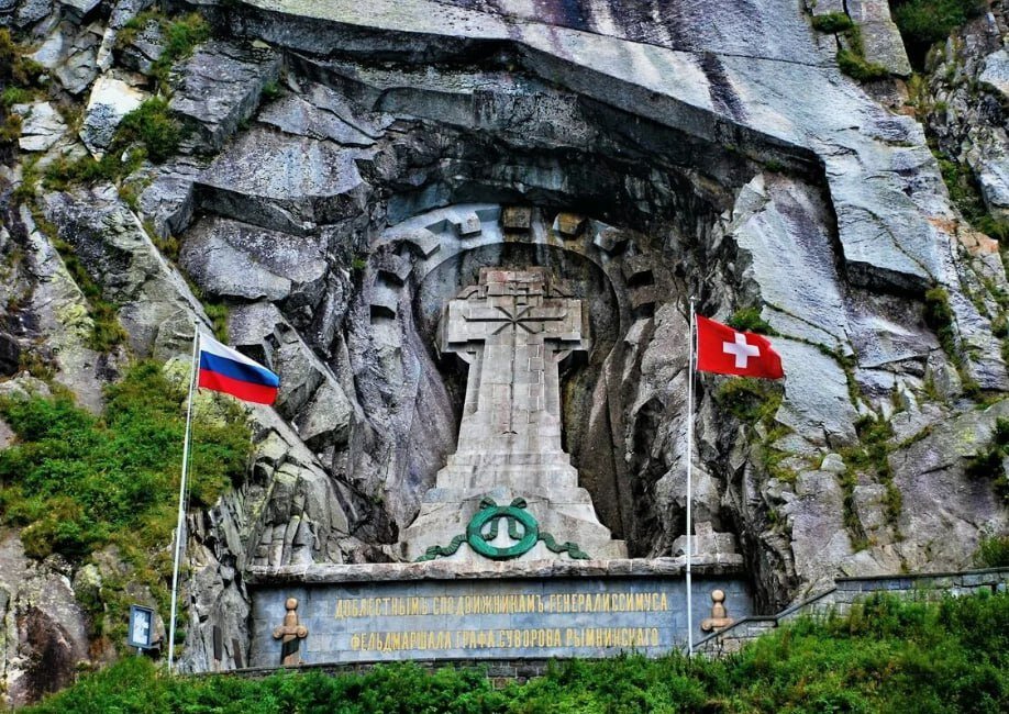 Церковь империи. Новоспасский монастырь преображенский собор. Киево печерская лавра 19 век. Благовещенский собор московского кремля. Тярлево церковь царская семья.