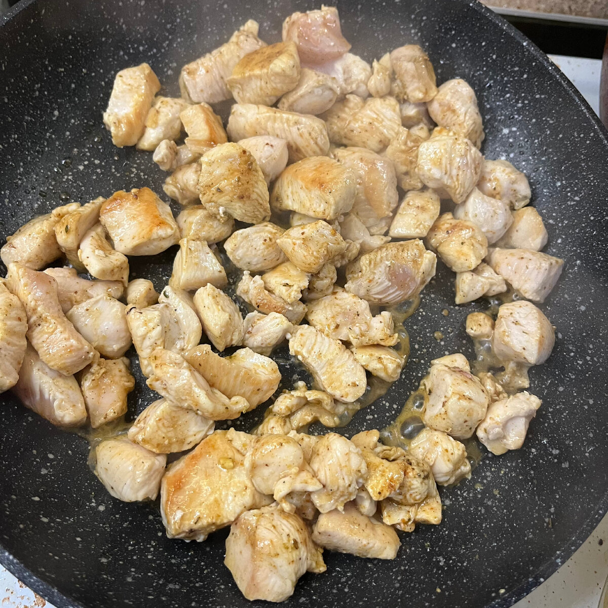 Вареная курица. Курица с овощами. Куриная грудка совошами. Треска с овощами. Диетические блюда.