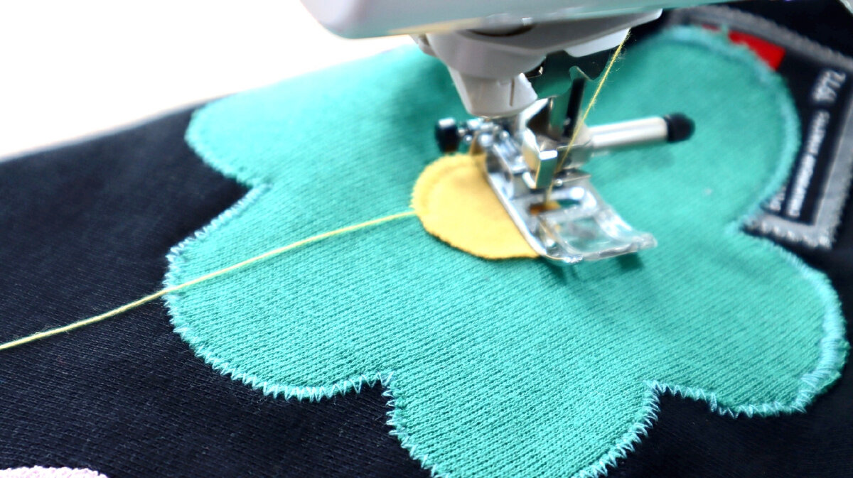 одежда после стирки. как стирать кофту. вещи сели после стирки. стирка шерстяного одеяла в стиральной машине автомат. стирка толстовки в стиральной машине.