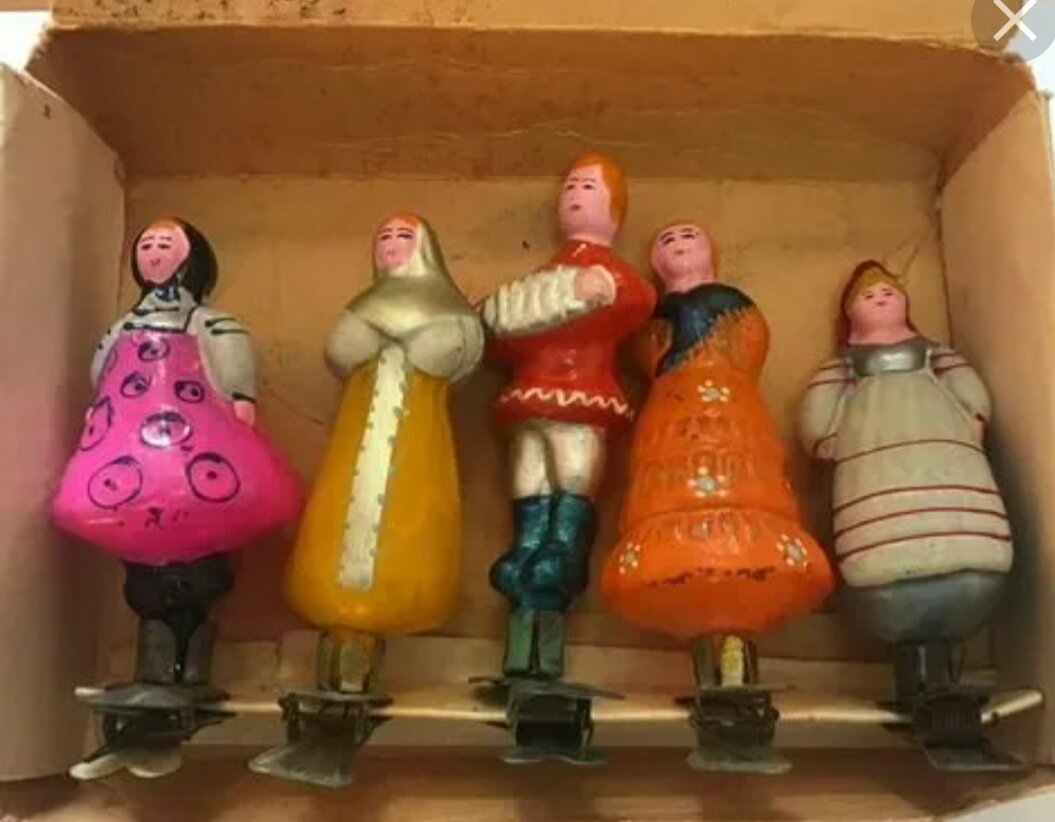 Берёзка из бисера мастер. Березка игрушка. Елочная игрушка ссср девочка берёзка глинка. Дерево из бисера березка. Березка игрушка.