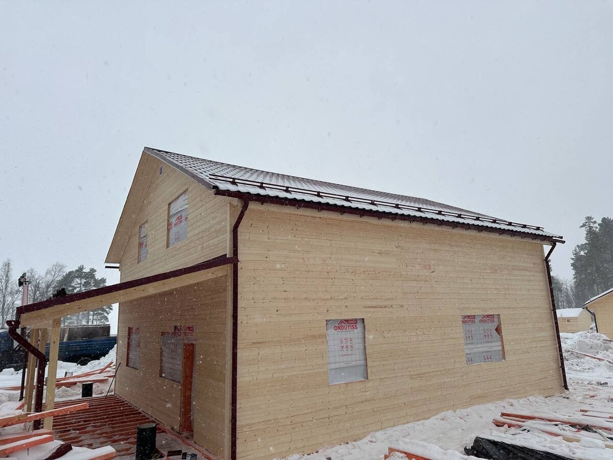 Имитация бруса фасад. Дом обшитый имитацией бруса. Внутренняя отделка деревянных домов. Каркасный дом отделкой ключ. Терем канцлер 2 проект.