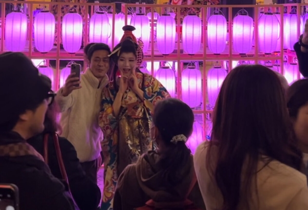 В Токио. Представление в районе Асакуса. Фото автора.