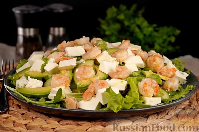 Салат листья салата фета. Салат с фетой и помидорами. Салат с овощами и сыром фета. Салат листья салата фета. Салат с черешней.