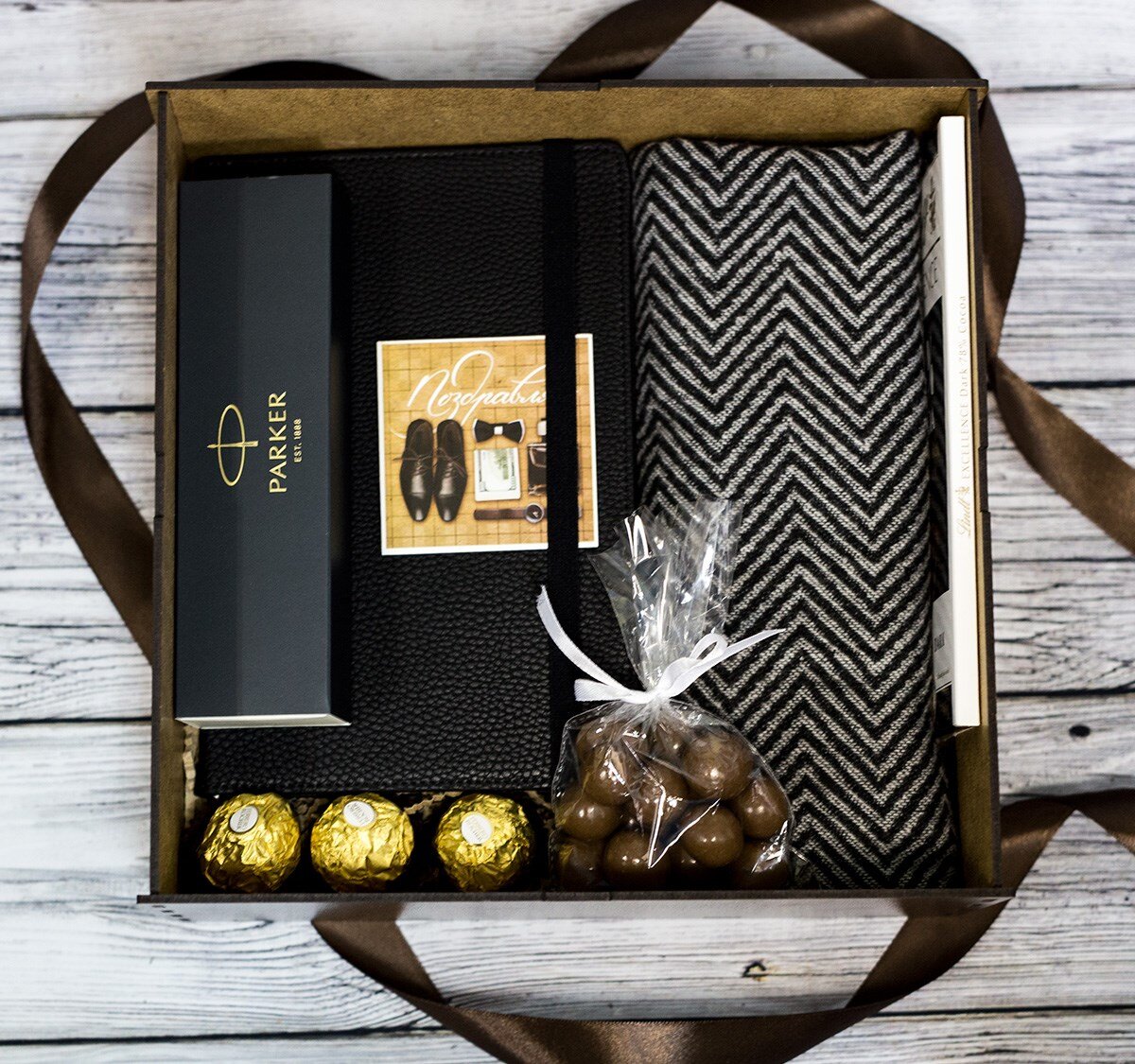 Подарочный набор "23 февраля". Подарочный набор из дичи. Подарочные боксы для мужчин. Деликатес в коробке. Подарочный ящик с деликатесами для мужчины.