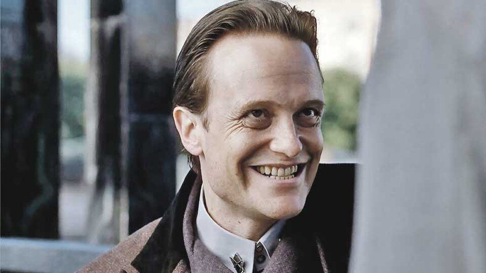 бывать зажечь. бывать зажечь. зажечь огонь. огоньки в руках девушки. ветер души.