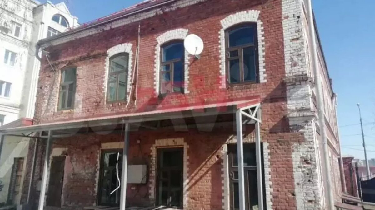     В Казани за 60 млн рублей можно приобрести здание под гостиницу. Продавец пытается реализовать флигель дома купца Мухаметрахима Юнусова конца XIX века. Такое объявление разместили на специализированном сайте.