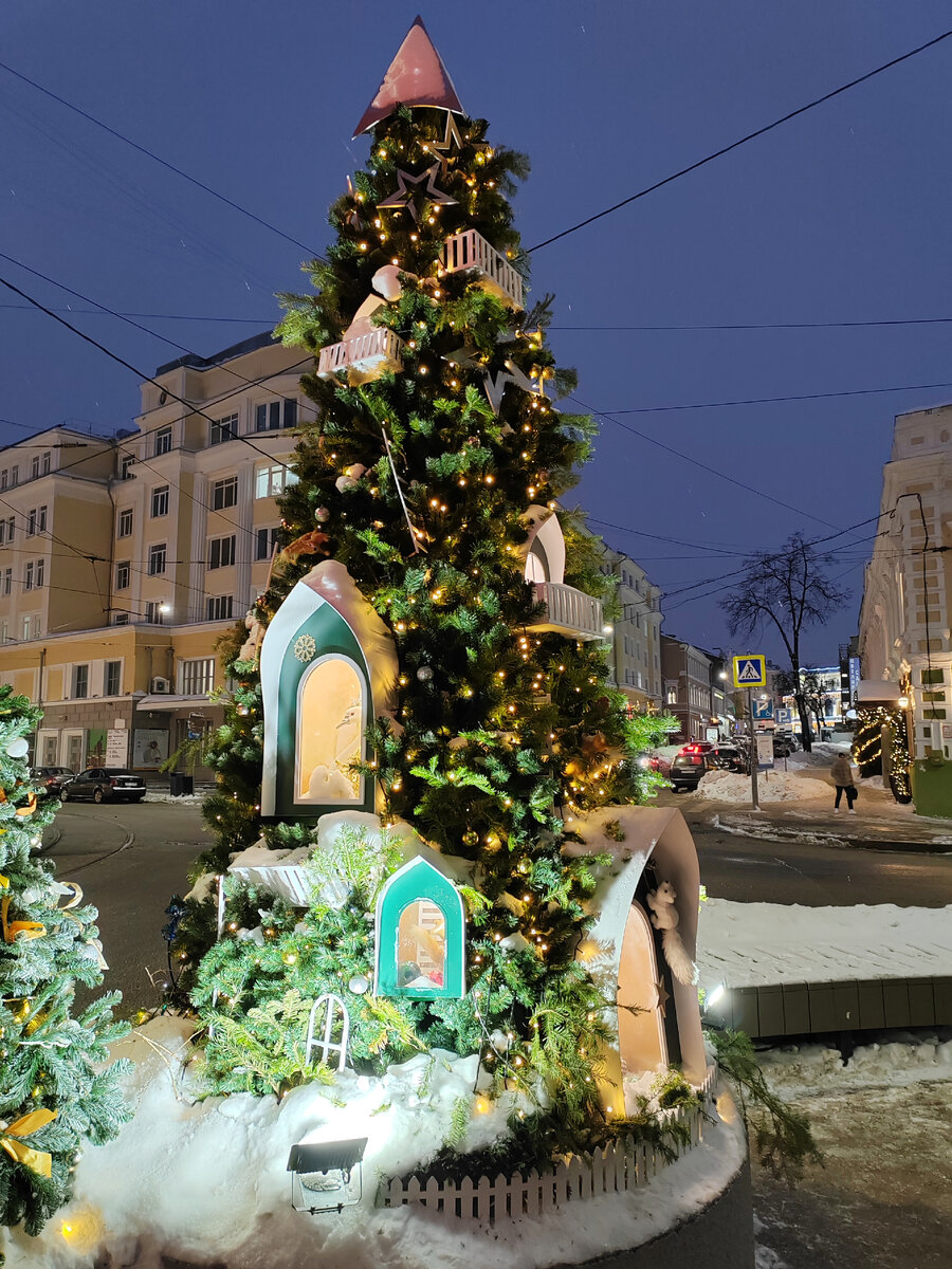 очень интересная елочка с домиками