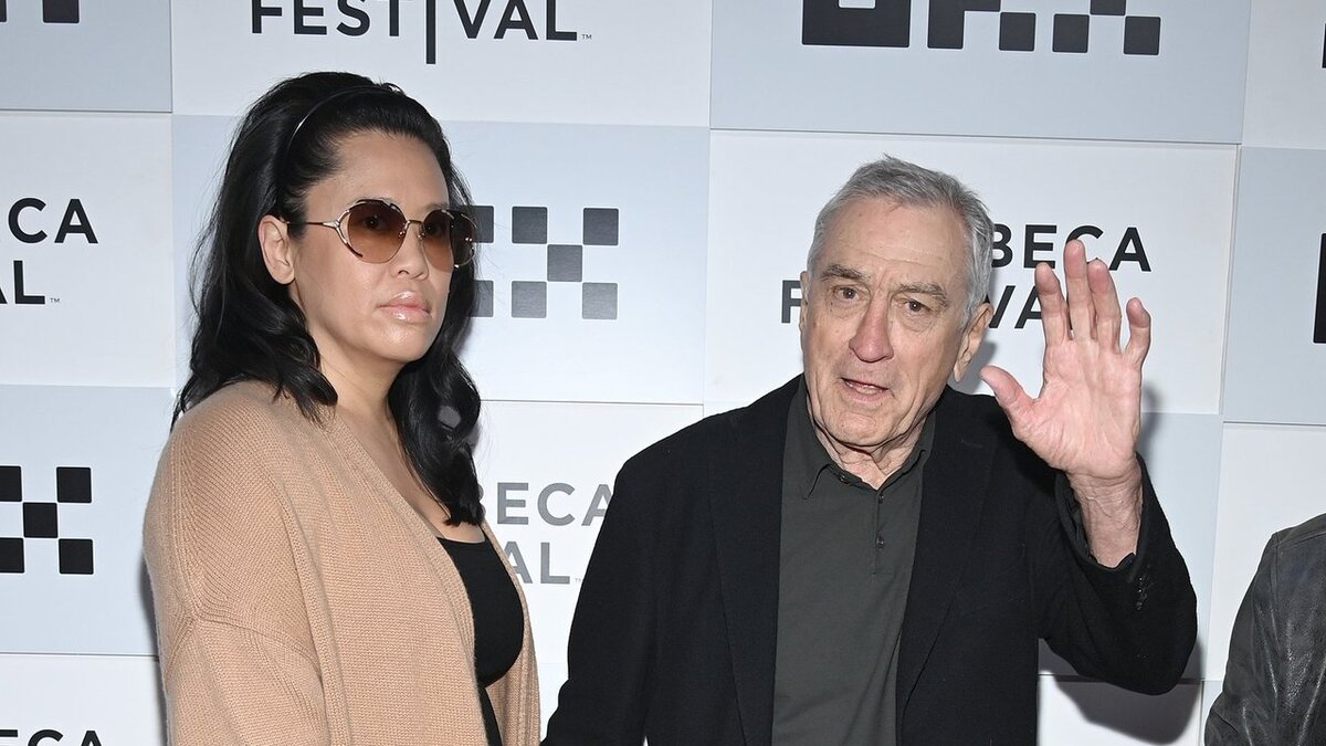 The score (2001) роберт де ниро. Батя де ниро. Ирландец фильм 2019 де ниро. Роберт де ниро 1993. Роберт де ниро мыс страха зубы.