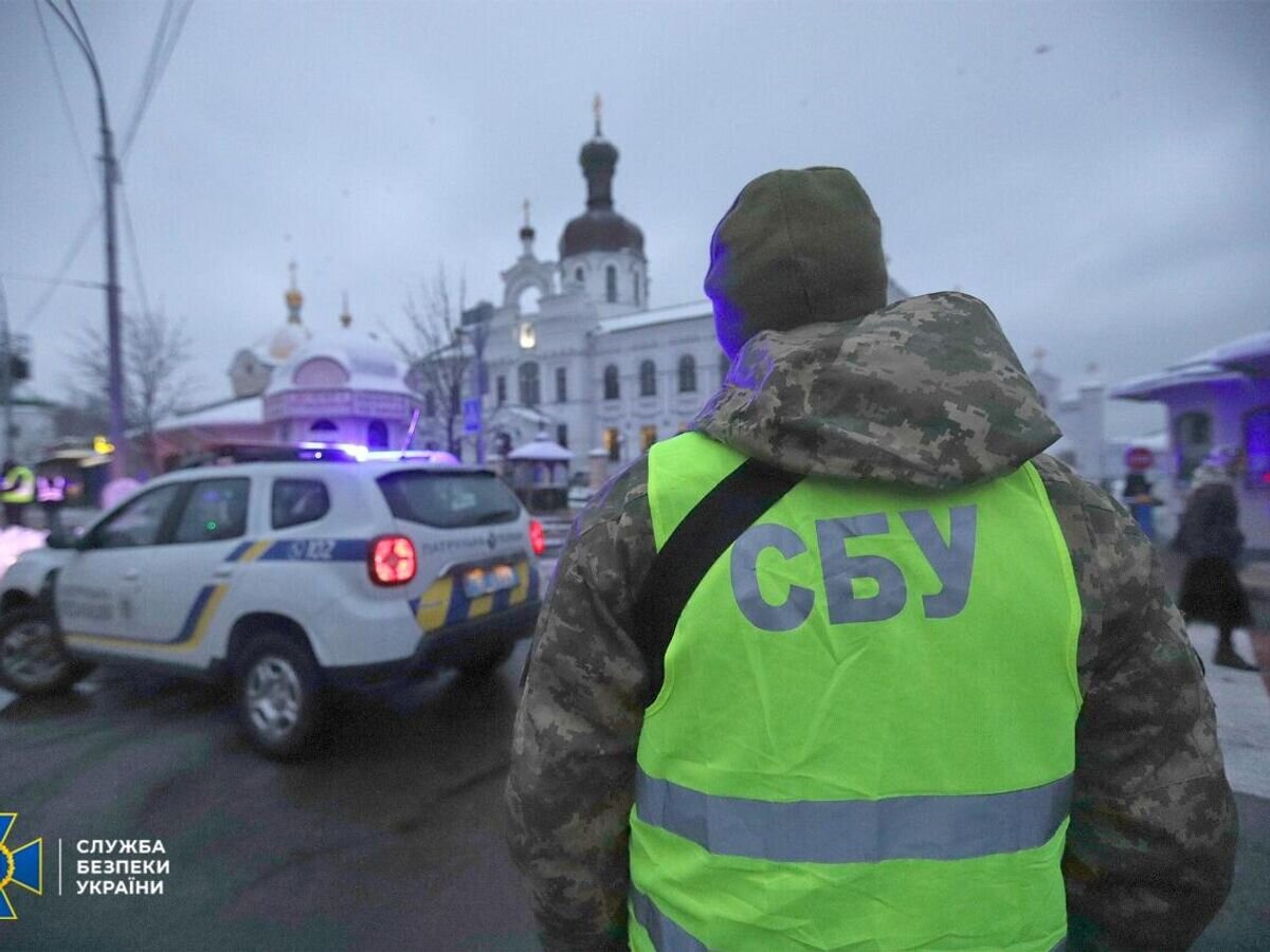 Сотрудники СБУ в Киево-Печерской лавре© Фото : СБУ