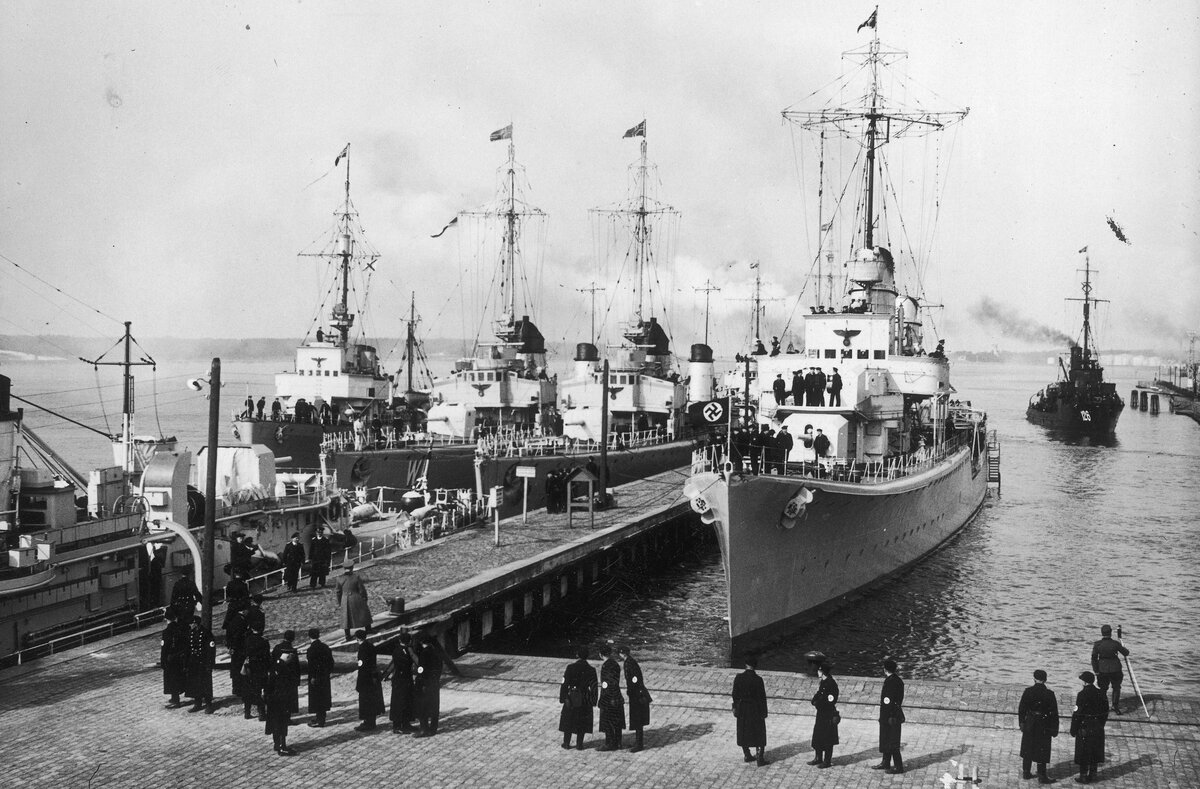 Эсминец «Рихард Байтцен» и два миноносца типа «Вольф» в Клайпеде, 1939 год