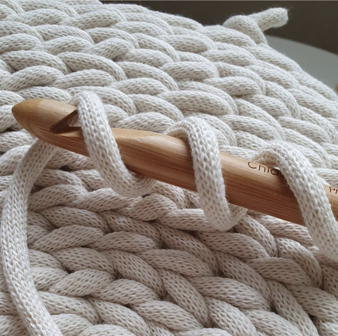 Бамбуковый крючок и хлопковый шнур 7мм с сердечником.