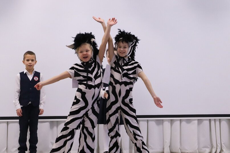 Фишка выступления зебры (фото с официальной страницы школы в социальных сетях)