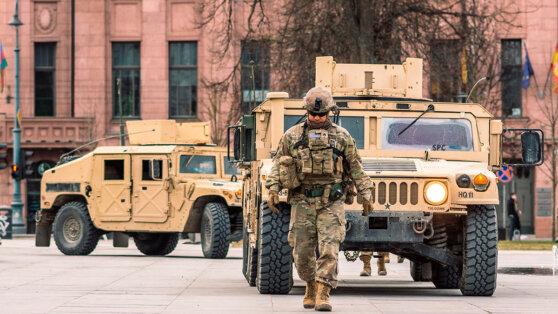 Танк из картона. Армия россии 21 века. Сделай боевой. Военные поделки своими руками. Диорама зил 130.