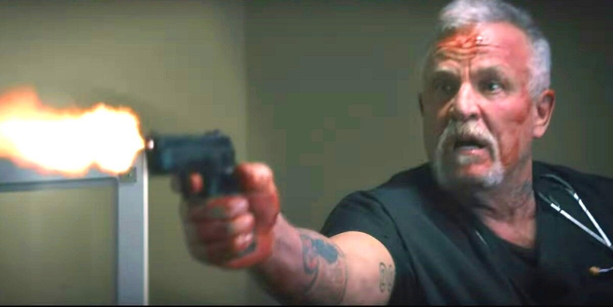 Кто опознал в этом мужике (Ник Кассаветис) того самого лысого бандита, который в "Без лица" сказал герою Н. Кейджа коронную фразу "Этому больше не наливать!" - ну у вас и зрение! 