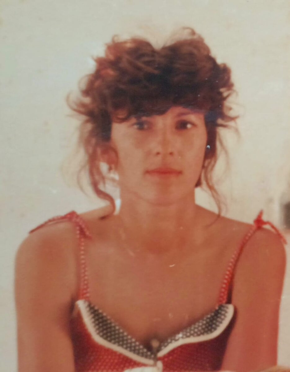 На фото мне 35 лет. Я сижу и жду Андрея.