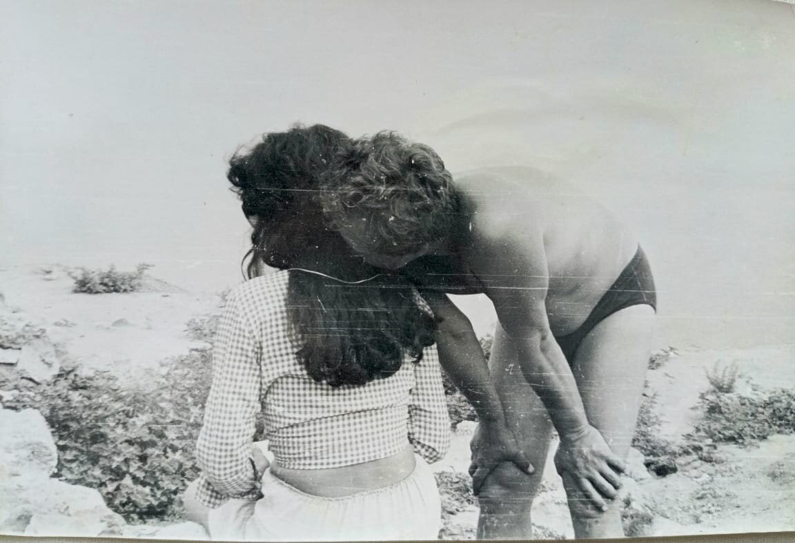 Этого парня, который нюхал мои волосы 4 минуты тоже звали Андрей...)))