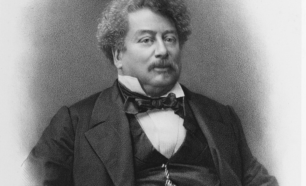 Алекса́ндр Дюма́ (24.07.1802 - 05.12.1870) - французский писатель, драматург и журналист. Один из самых читаемых французских авторов, мастер приключенческого романа. Две самые известные его книги — «Граф Монте-Кристо» и «Три мушкетёра» - были написаны в 1844-1845 гг. Под именем Дюма вышло огромное количество исторических романов, в написании которых участвовали литературные подёнщики. Всего за авторством Дюма опубликовано не менее 100 000 страниц. Помимо романов, его перу принадлежат также пьесы, статьи и книги о путешествиях. Фото из открытых источников.