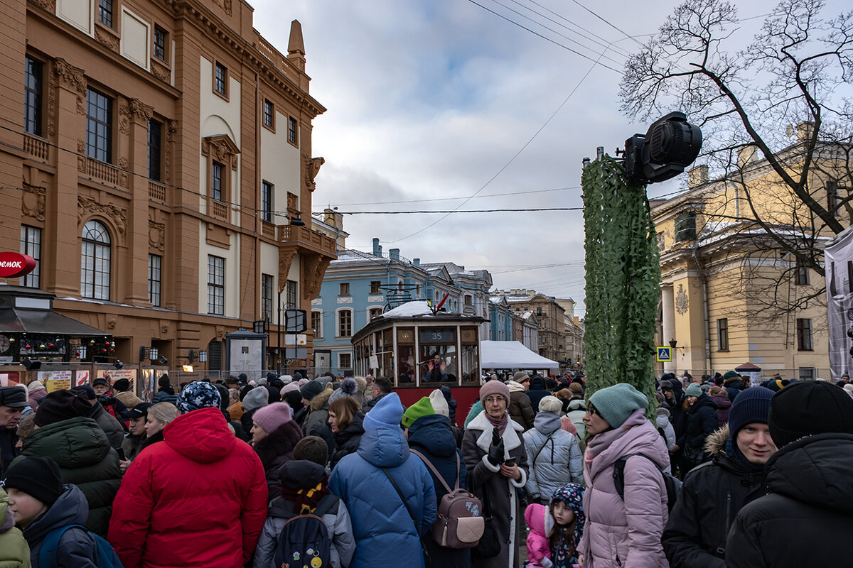 андрей миронов невероятные приключения итальянцев в россии. невероятные приключения итальянцев в россии фильм 1973. невероятные приключения итальянцев в россии сфинкс. невероятные приключения итальянцев в россии капелла. сфинкс из фильма приключения итальянцев в россии.