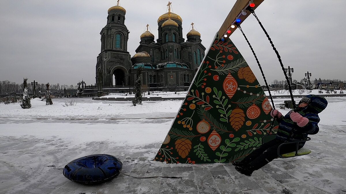 Храм христа спасителя рождество. Елка в храме христа спасителя 2021. Вертеп храма христа спасителя рождественский. Рождественская елка в храме христа спасителя. Елки в храмах москвы.