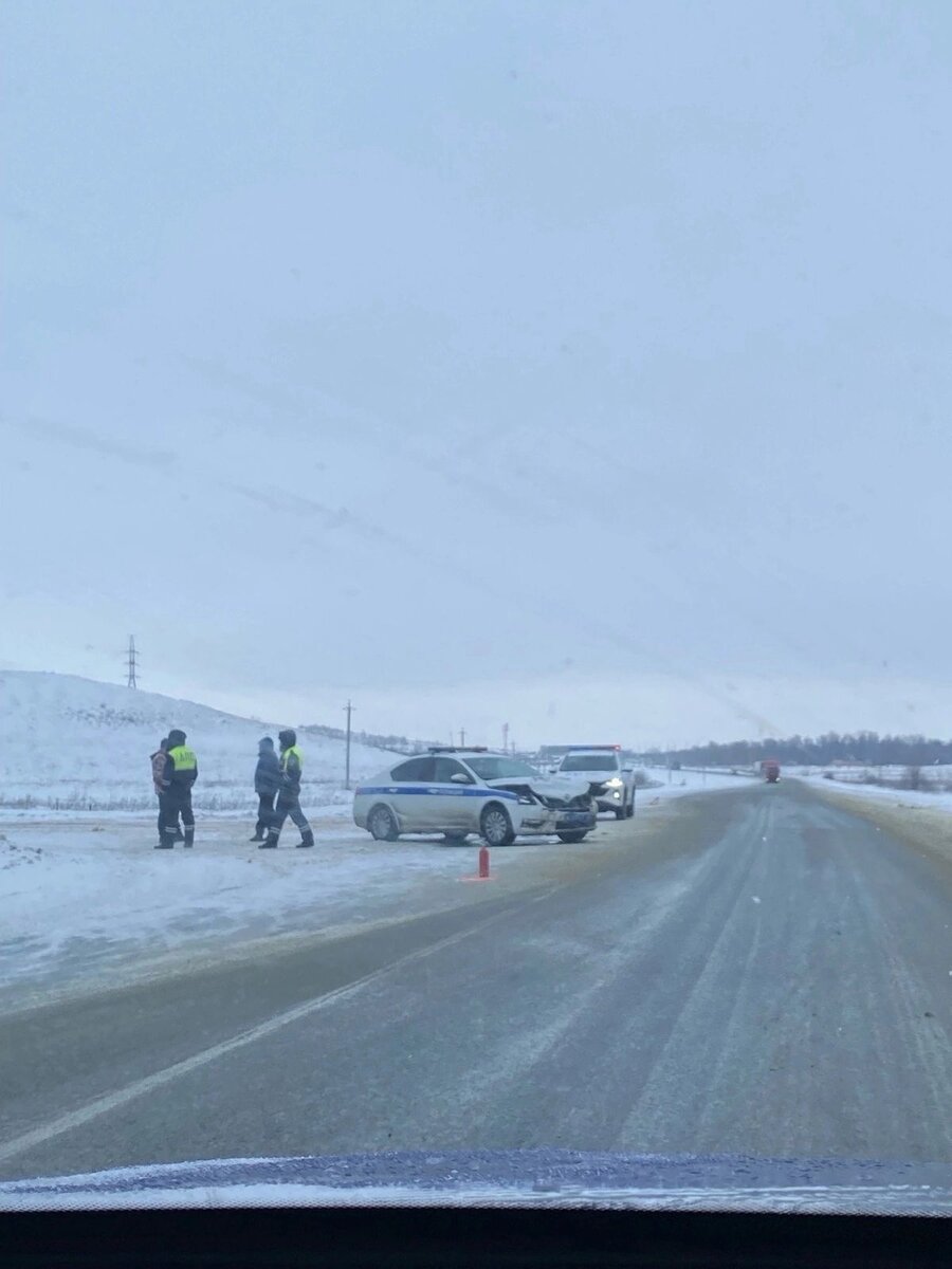 За рулем. Авто для путешествий. Скорость и тормозной путь автомобиля. Тормозной путь грузового автомобиля. Машина на управлении.