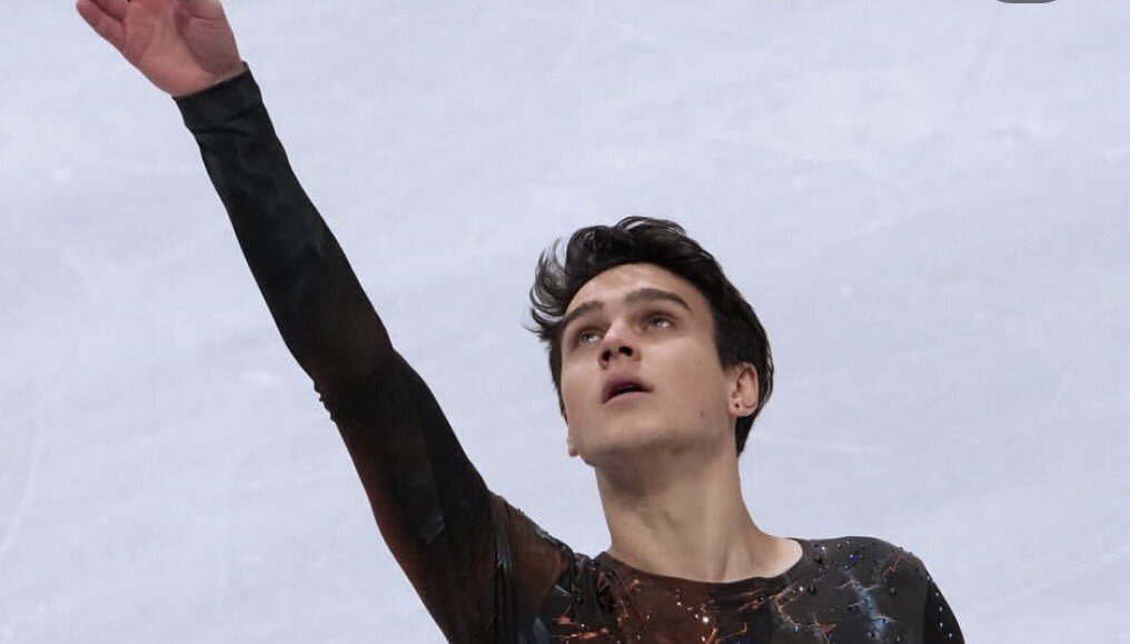 Валиева камилла чемпионат европы. Автограф александры трусовой фото. 15 летняя трусова. Саша коэн фигуристка. Вероника яметова фигуристка.