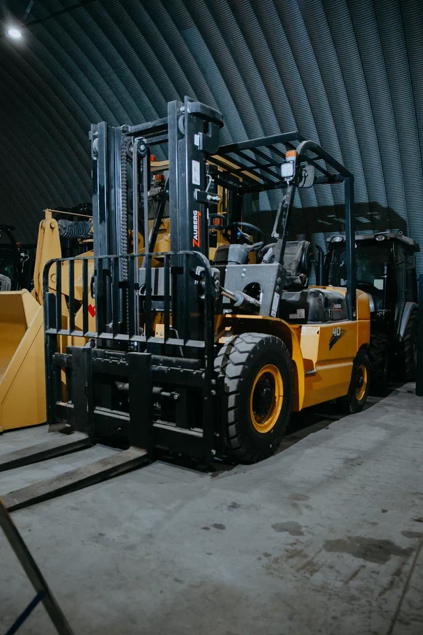 вилочный погрузчик технические характеристики. погрузчик вилочный 5т тсм. погрузчик лонкинг 835 заправочные емкости. погрузчик вилочный toyota 8fd25 схема. высота подъема вилочного погрузчика 5 тонн.