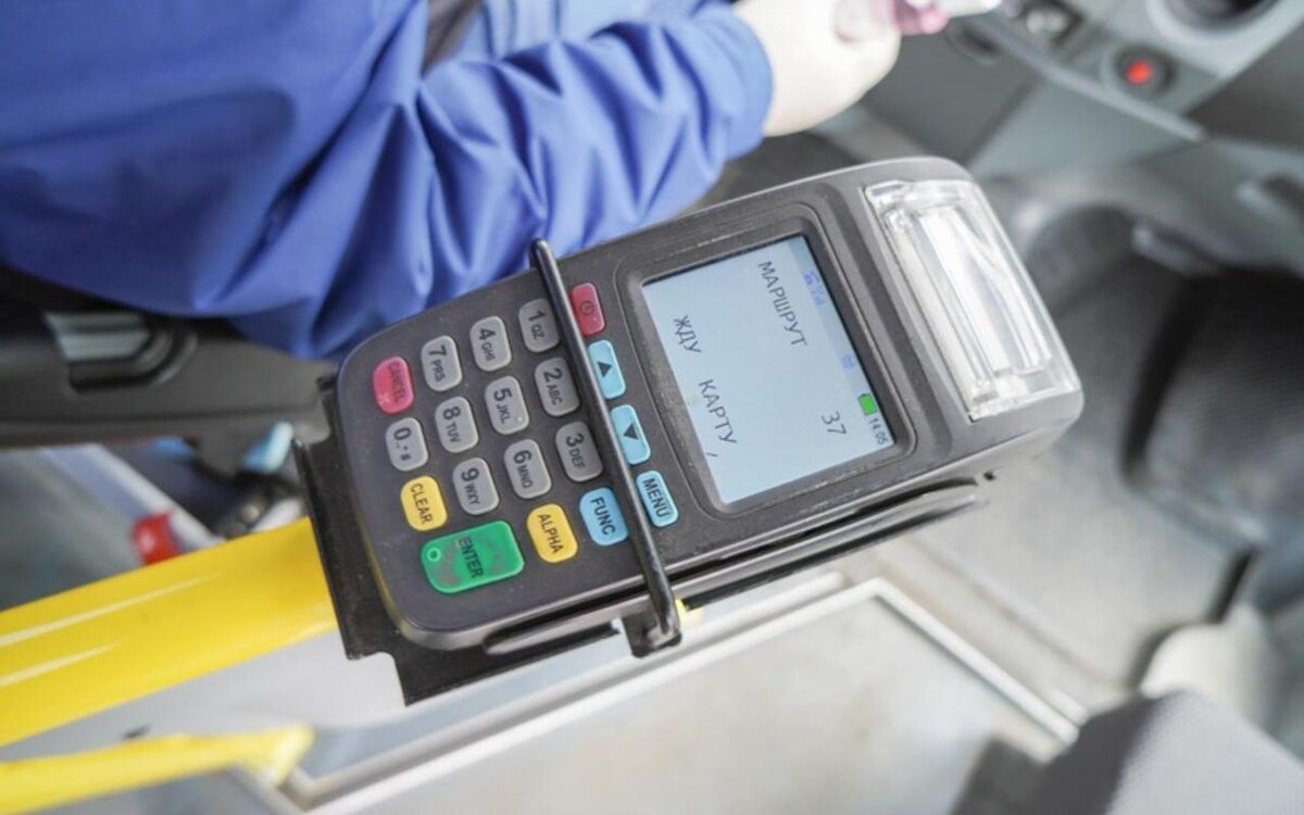 Работа оплата проезда. Терминал в автобусе. Эквайринг в автобусе. Терминал кондуктора. Оплата проезда