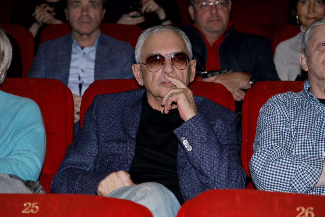 Карен шахназаров фото. Шахназаров михаил и карен. Шахназаров дзен. Шахназаров дзен. Шахназаров карен 1998.