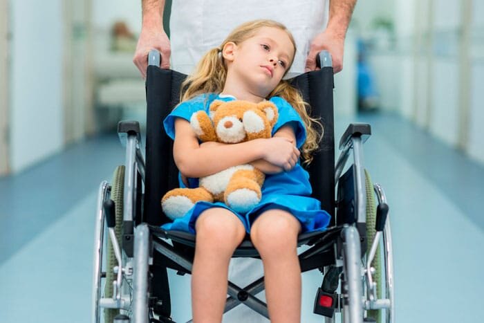    Ребенок со спинальной мышечной атрофией / © istok.clinic