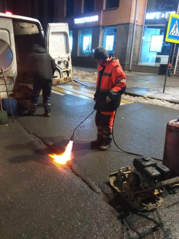 без штанов в общественном транспорте. успешный мужчина. женщины в общественном транспорте. вызывающе аккуратный человек. вызывающе аккуратный человек.