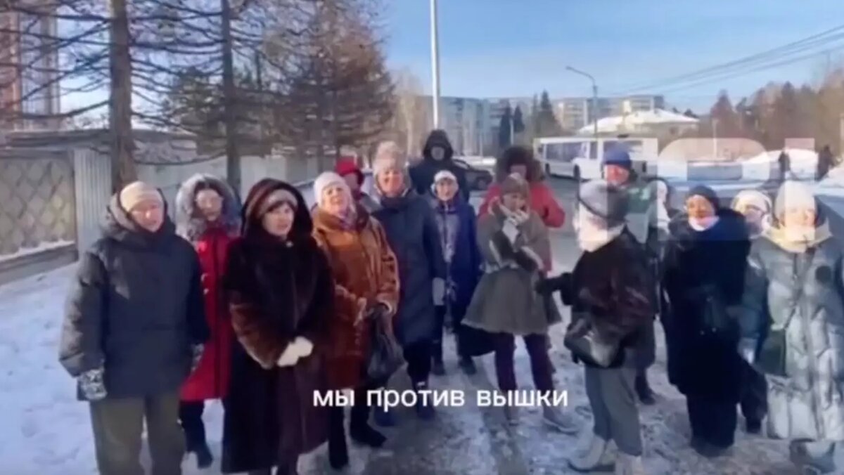     В Красноярске жители Академгородка вышли на улицу и стали протестовать против вышки сотовой связи в микрорайоне.
