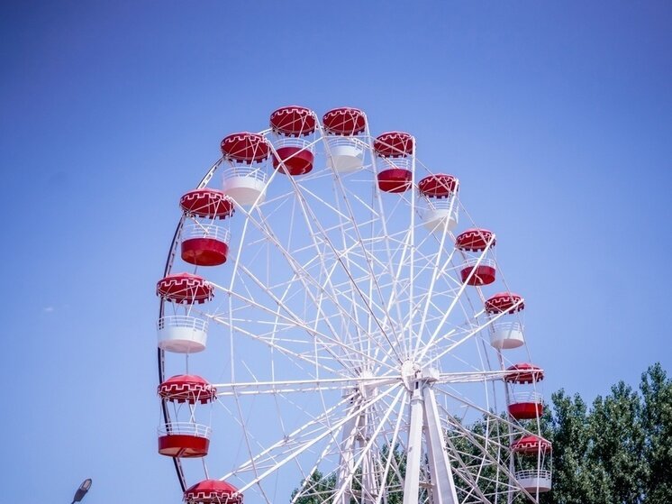 сарычев астрахань парк планета. городок астрахань. пенный фестиваль лагерь спутник. детский дворик развлекательный центр. детский городок.