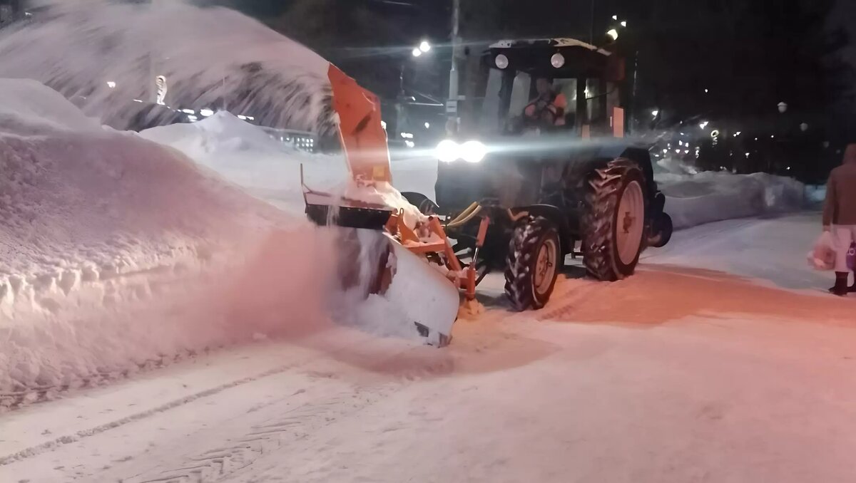 Дети зимой. Со 7 зимой. Зимняя деревянная горка «зима 7». Зимние развлечения. Ваз 2107 102.