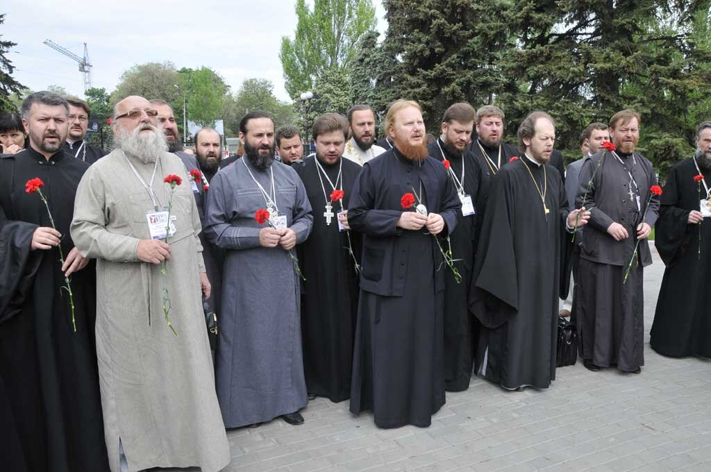 Ни со зла. Не держите зла. Ни со зла. Не держите зла держите. Я никому не желаю зла.