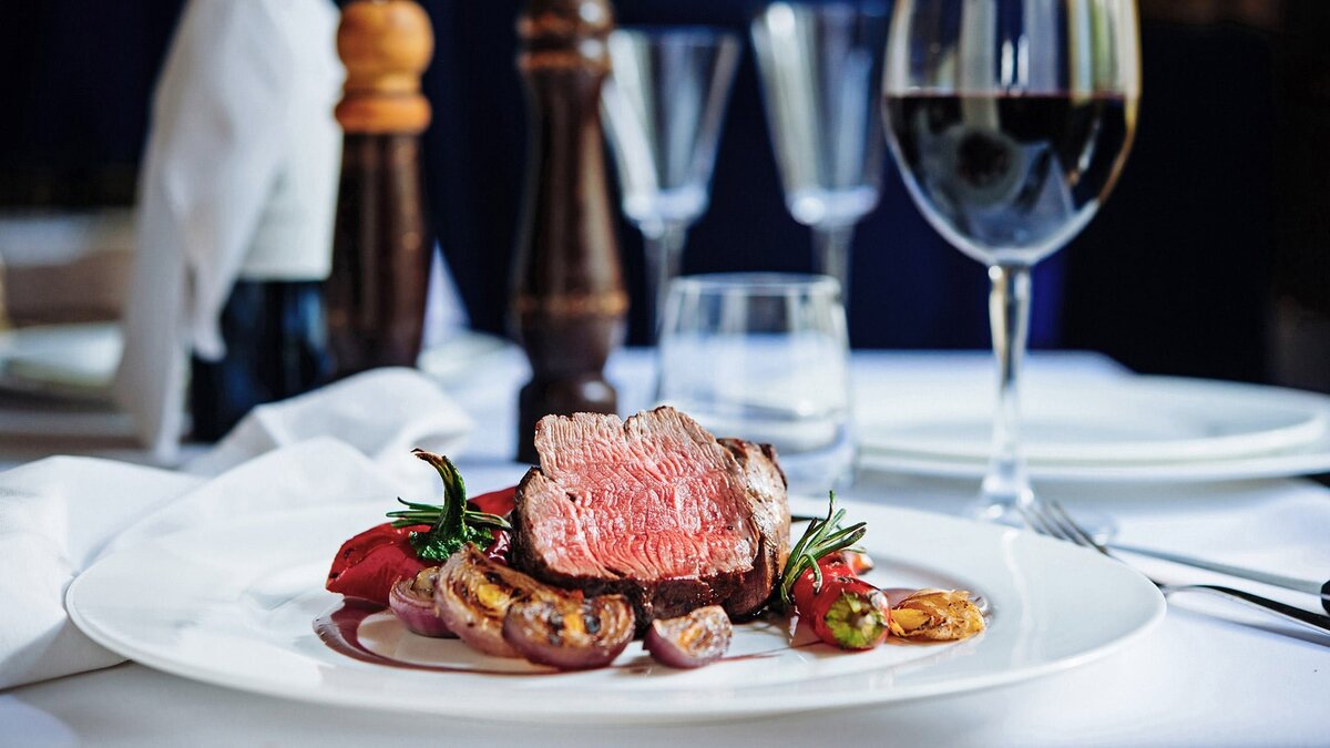 Блюда из говядины отлично сочетаются с Бароло (фото из открытых источников)