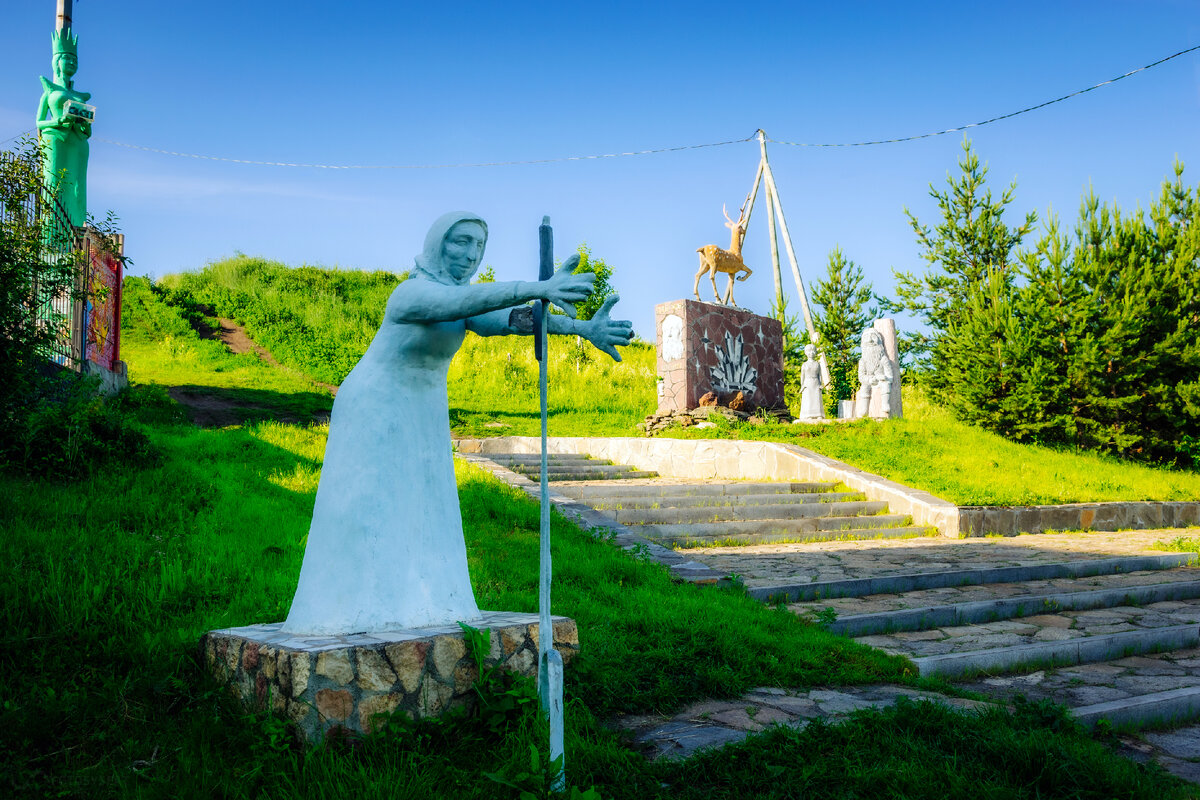 Новые городки внизу мелькнуло черепица. Сысерть.