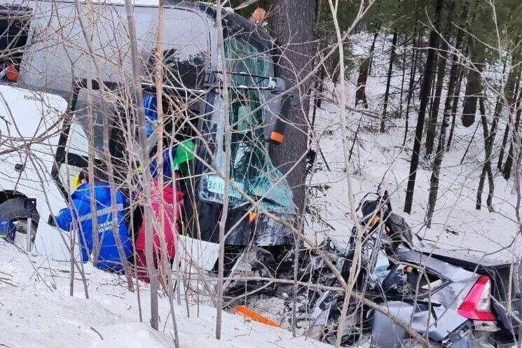 Команда человечки. Человечки из четырех человек. Команда белые люди. Группа людей в белой одежде. Бизнес люди.