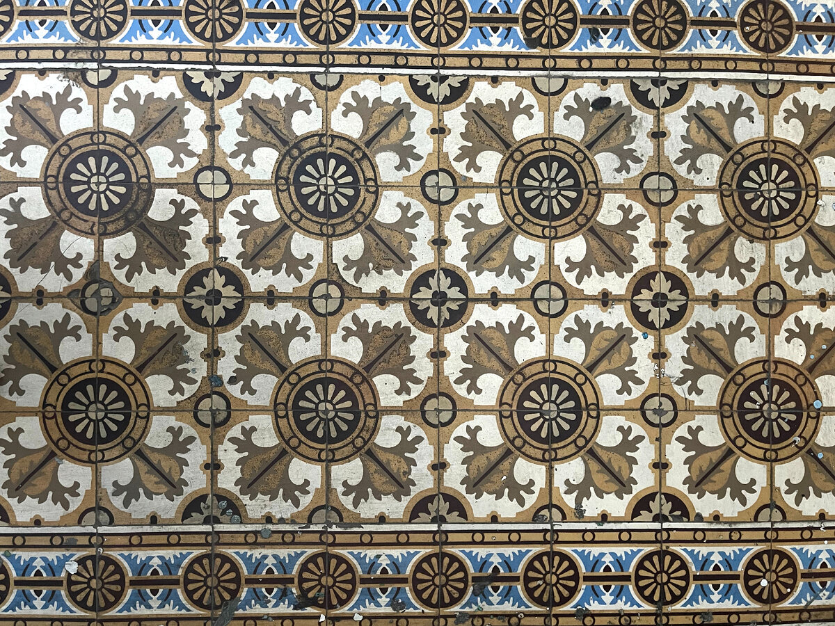 Метлахская напольная плитка. Москва, Лялин пер.,8. Фото автора