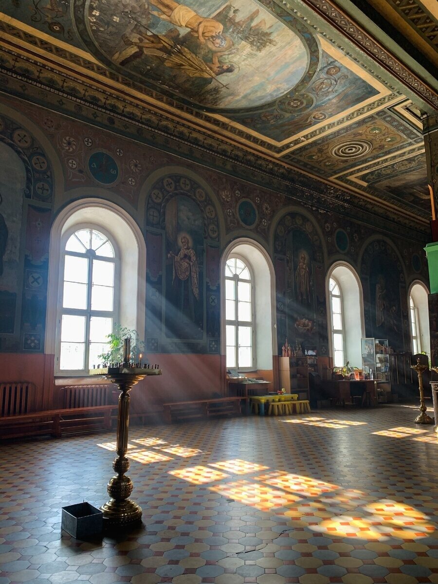 Метлахская напольная плитка. Троицкая церковь в Туме, Рязанская область. Фото автора