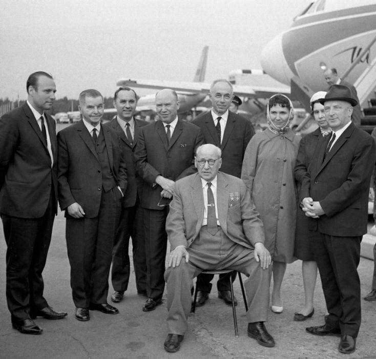 уважение буква. Respect картинка. надпись респект. радужные друзья надпись на английском. надпись респект.