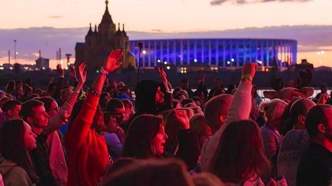 Фестиваль столица закатов Нижний Новгород. Столица закатов Нижний Новгород 2023. День города Нижний Новгород 2021. Сцена на день города в Нижнем Новгороде 2021.