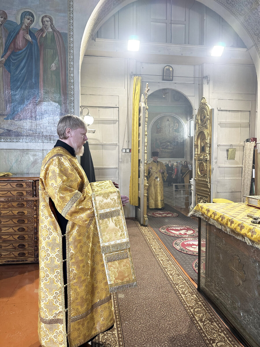 вечерня порядок службы. божественная литургия читать. литургия. божественная литургия книга. молитвы утренней литургии.