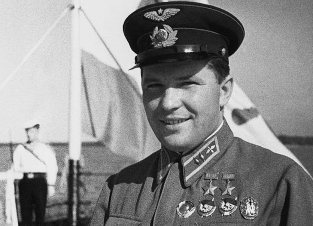 Самый молодой генерал в ссср. Советский пилот.