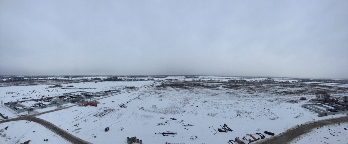 Панорамный снимок с общего балкона. Позже там построят школу.