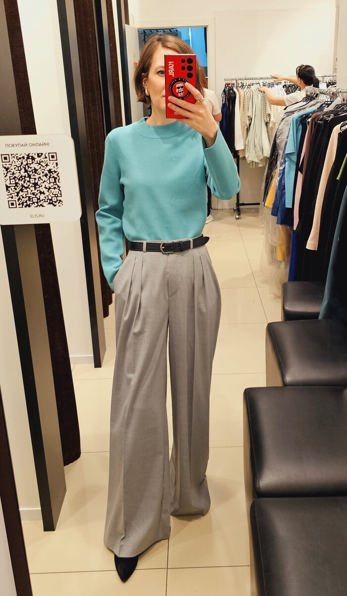 Стоимость брюк — 6999 руб., джемпера — 4999.