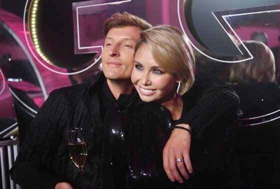    Чемпионка мира по художественной гимнастике Ляйсан Утяшева и её супруг телеведущий Павел Воля